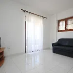 8121a * Sali