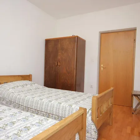 8121a Apartment *