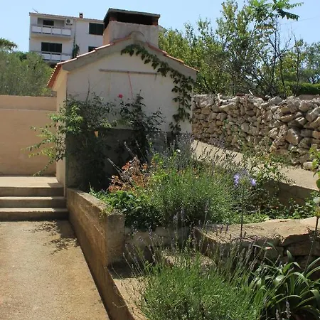 8121a Apartman Sali